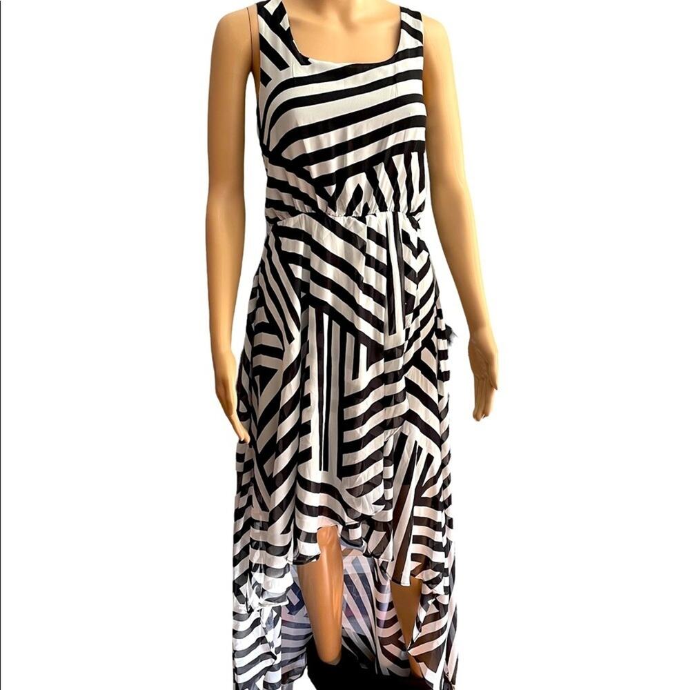 NWT Black and White Madi high Low dress size Small